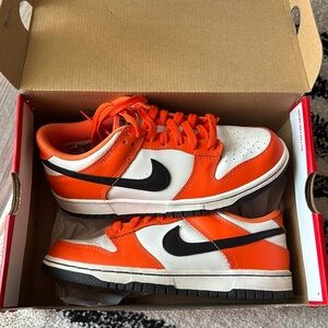 Nike dunk grade school size 6. In women’s size 7.5